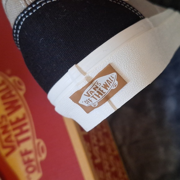 Vans - Picture 3 of 4